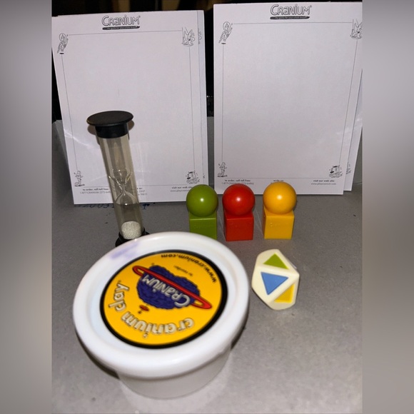 2002 Cranium Replacement Parts Game Pieces,Die Timer,3 Tokens, Jar & 4 Tablets - Picture 1 of 4